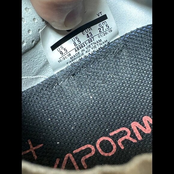 Size 9.5 - Nike Air Vapormax 2019 Pure Platinum Black Crimson Mens AR6631-007 - Picture 8 of 9